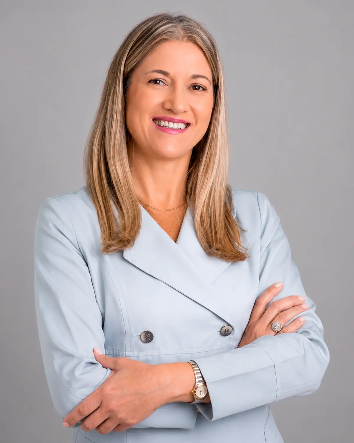 Dra. Tatiana Souza, cirurgiã-dentista, em retrato profissional.